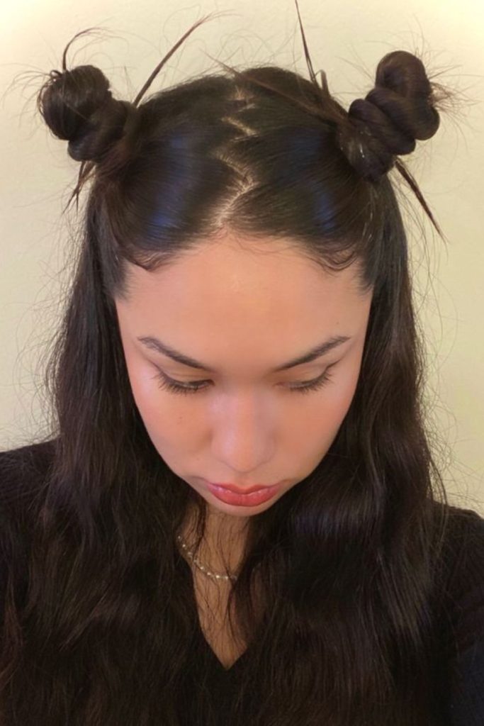 Zigzag part ponytail trendy hairstyle.