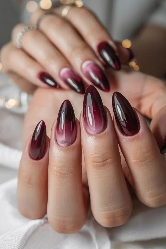 Autumn berry aura Thanksgiving manicure.