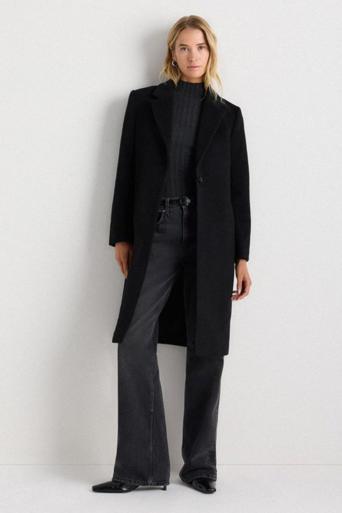 Cashmere knit luxury black outfit.