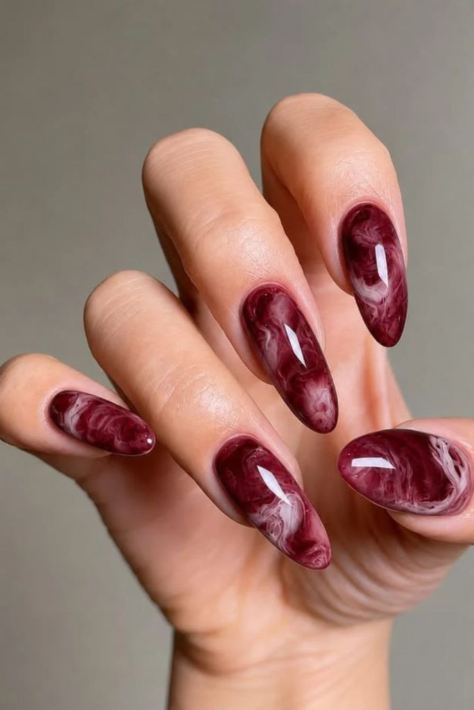 Chocolate cranberry marble autumn nails.