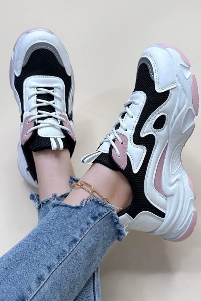 Chunky dad sneakers with thick midsoles.