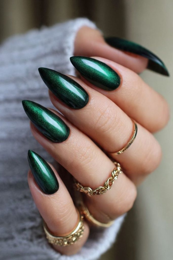 Emerald green velvet magnetic nails
