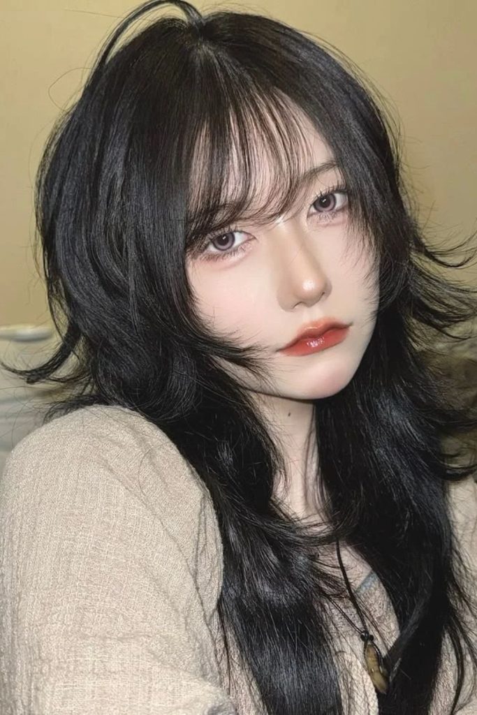 Gothic jellyfish haircut with black layers.
