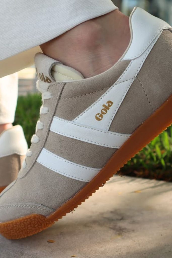 Gum sole retro casual sneakers.