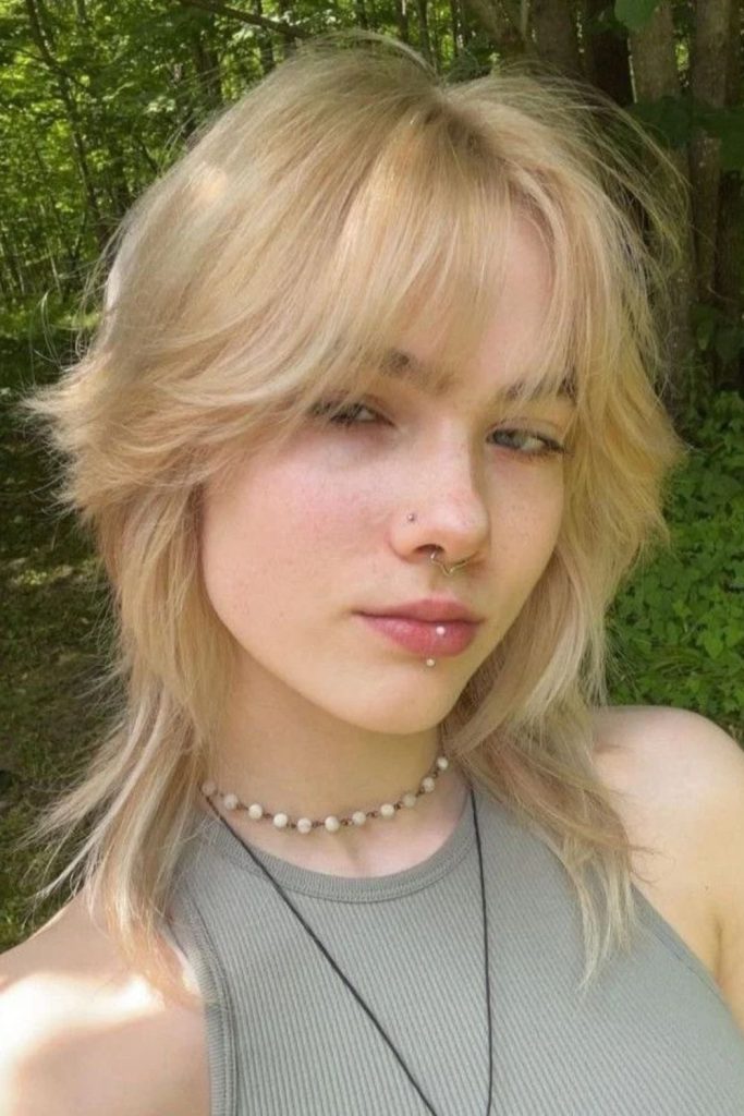 Honey blonde jellyfish haircut with layers.
