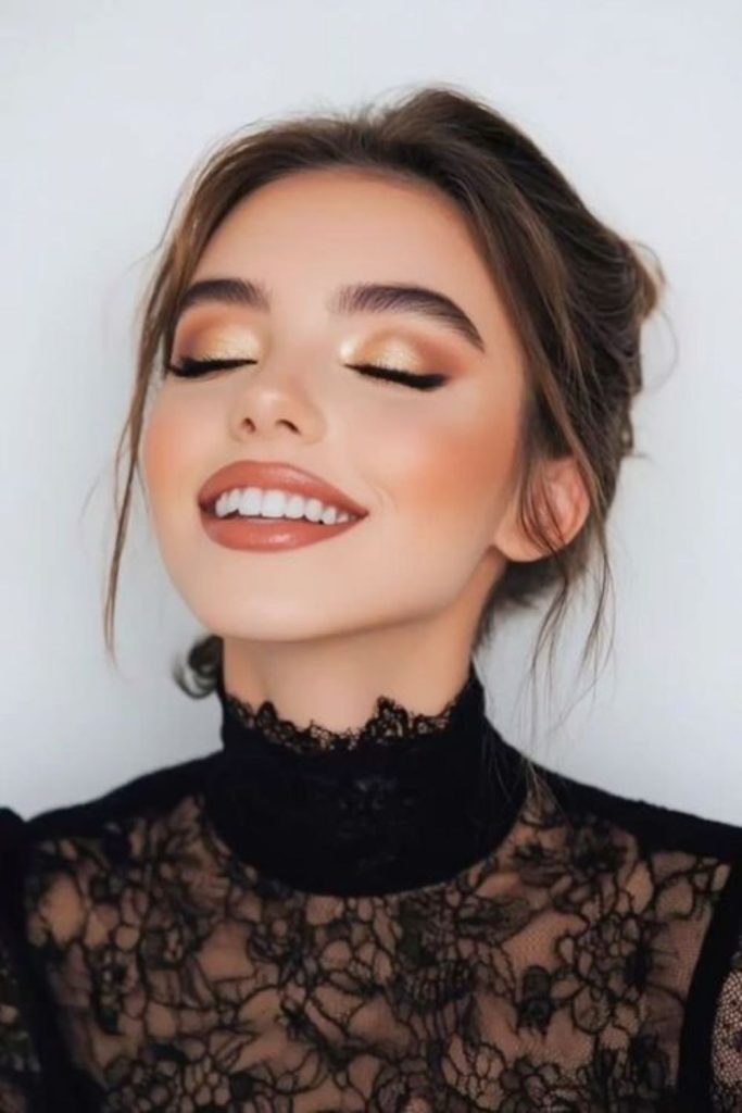 Honey bronze soft glam makeup.