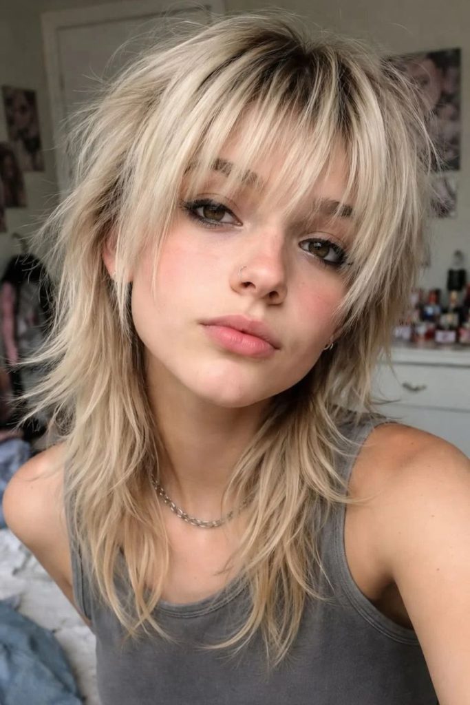 Platinum jellyfish haircut with edgy layers.