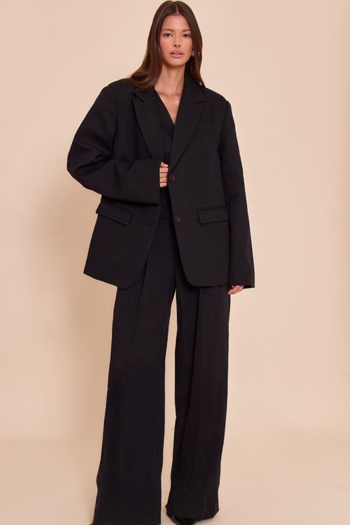 Oversized blazer with wide-leg trousers.