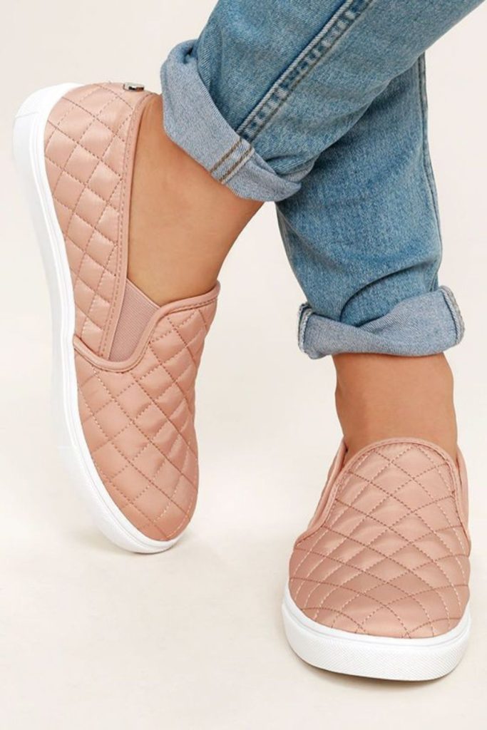 Quilted textured fashionable school sneakers.