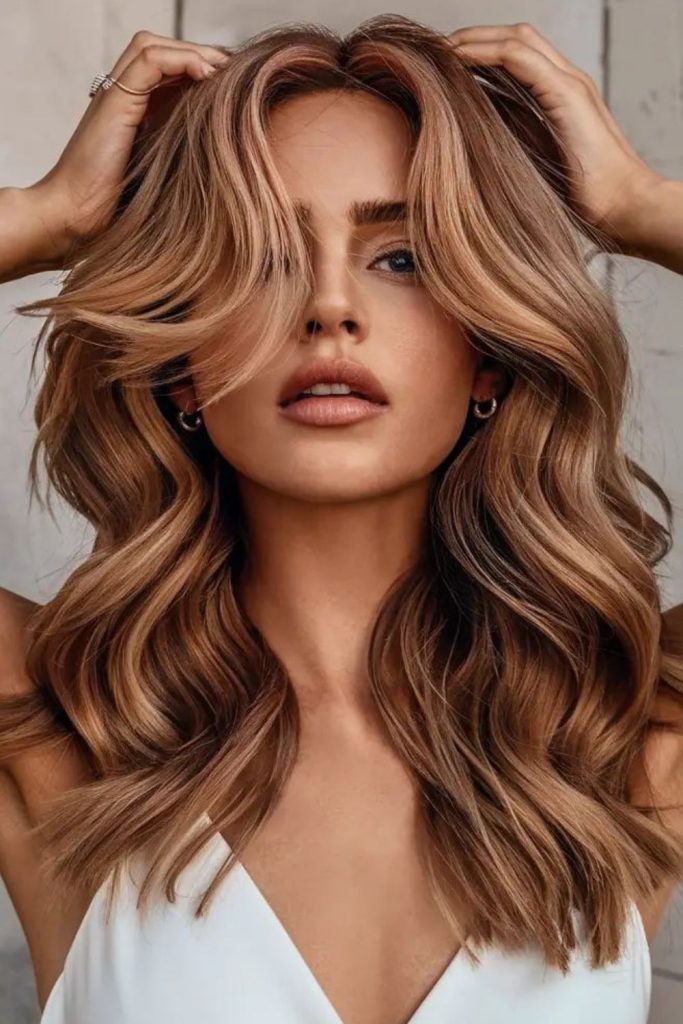 Cinnamon bronde hair with warm highlights.