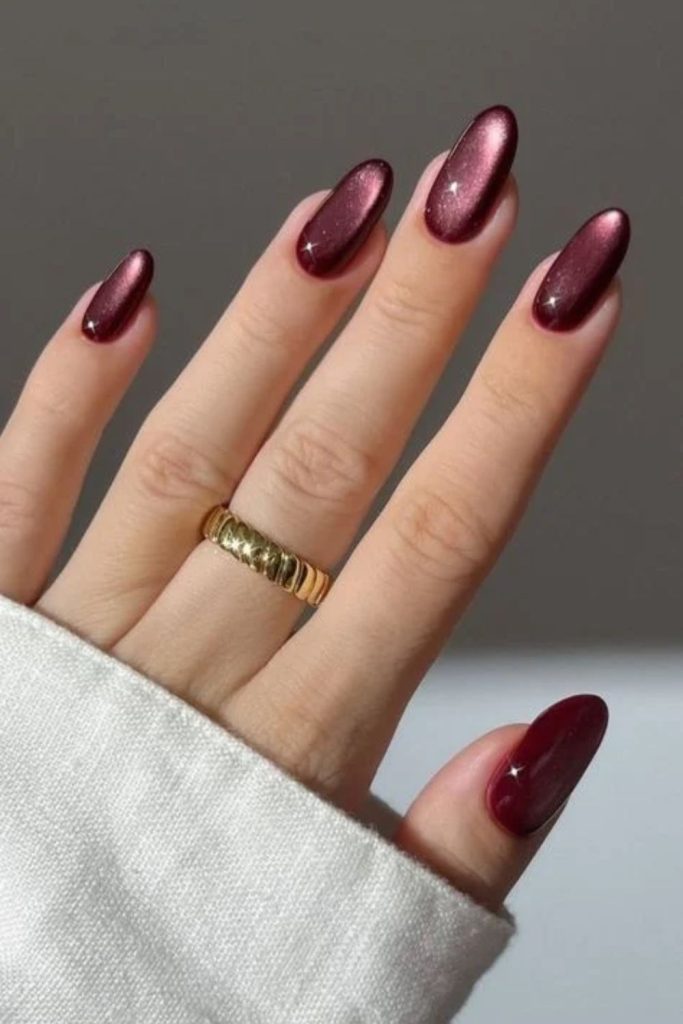 Magnetic cranberry cat-eye manicure nails