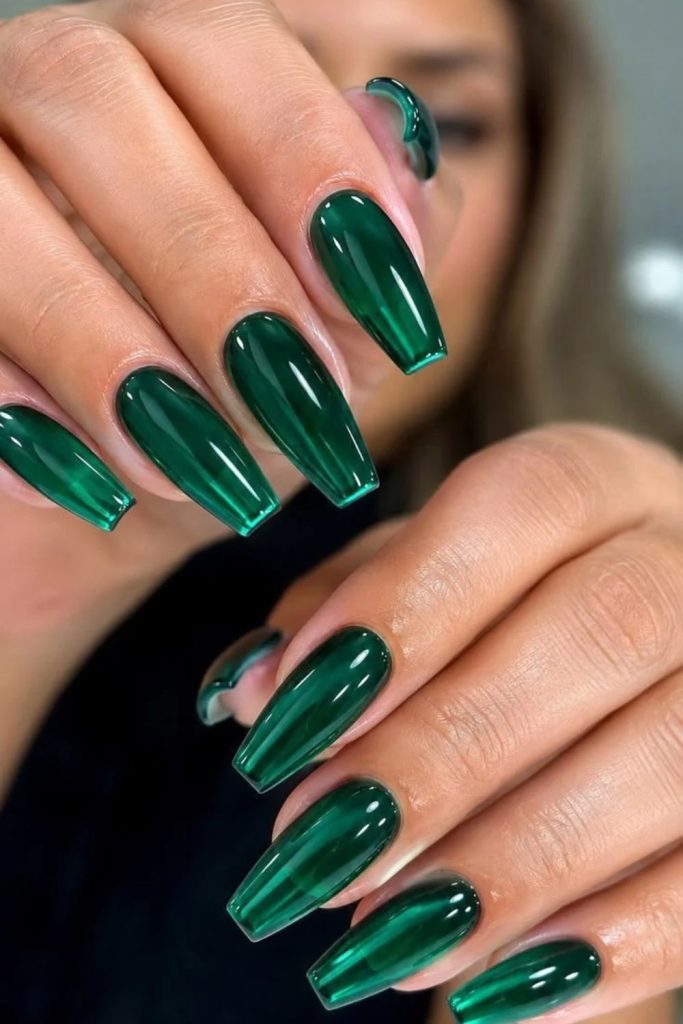 Luxurious emerald green jelly nails.