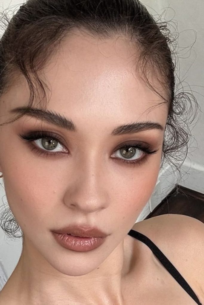 Espresso doll gaze eye makeup.