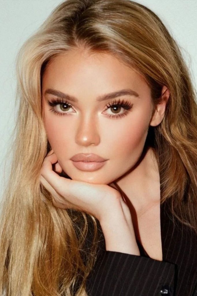 Matte caramel doll eye makeup.