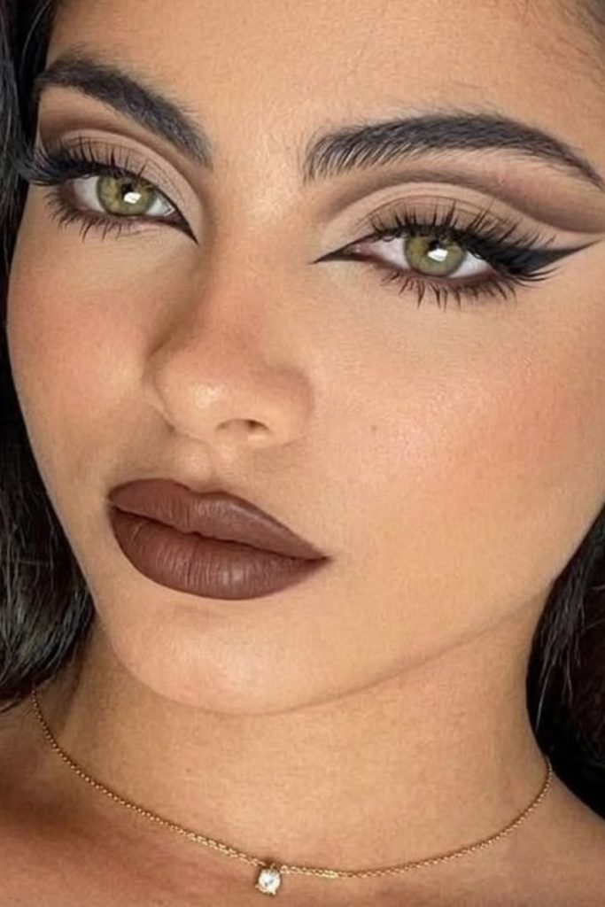 Mocha fox eye makeup style