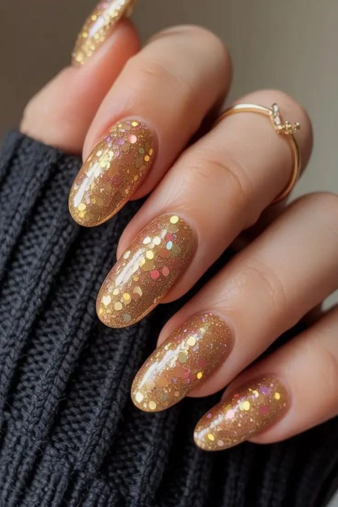 Molten gold glitter manicure design
