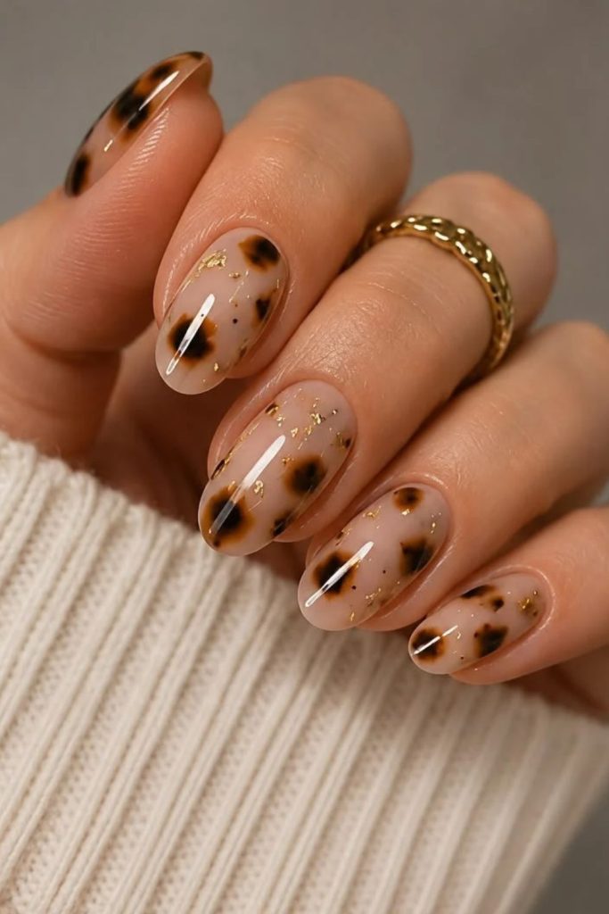 Nude tortoiseshell minimalist manicure design.
