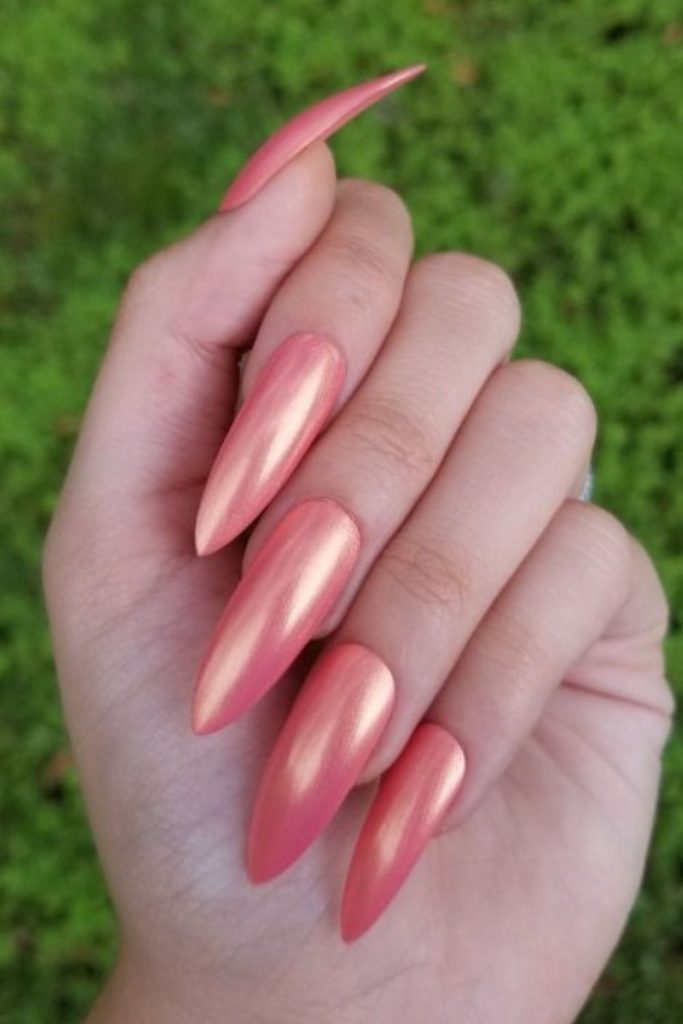 Peach sorbet glossy stiletto nails.