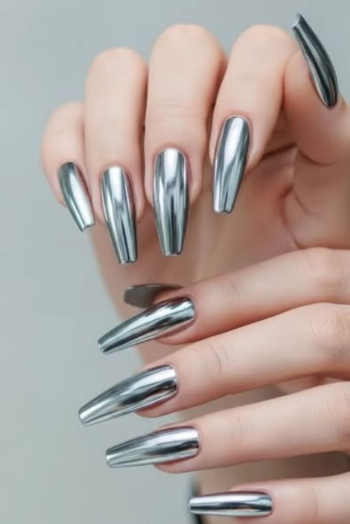 Silver chrome futuristic coffin nails.